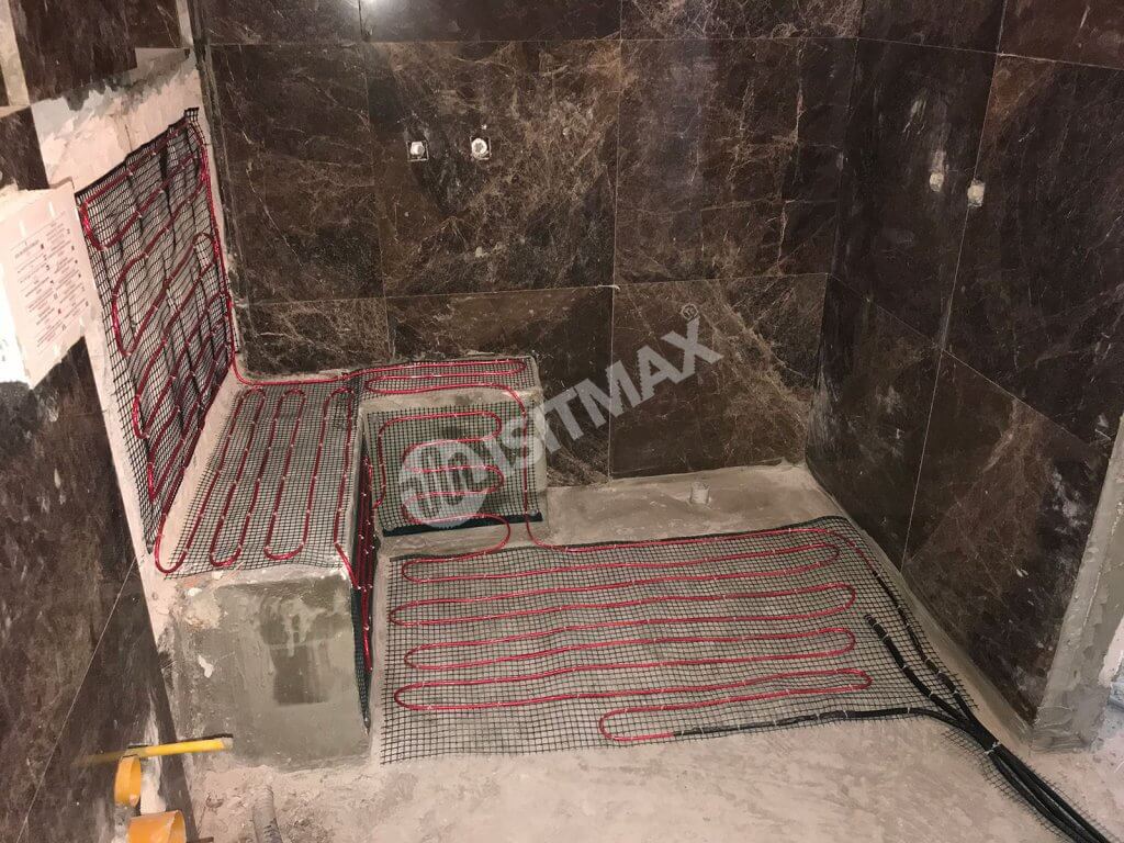 Banyo yerden ısıtma uygulaması: duş alanında seramik altına döşenmiş ısıtma kablosu