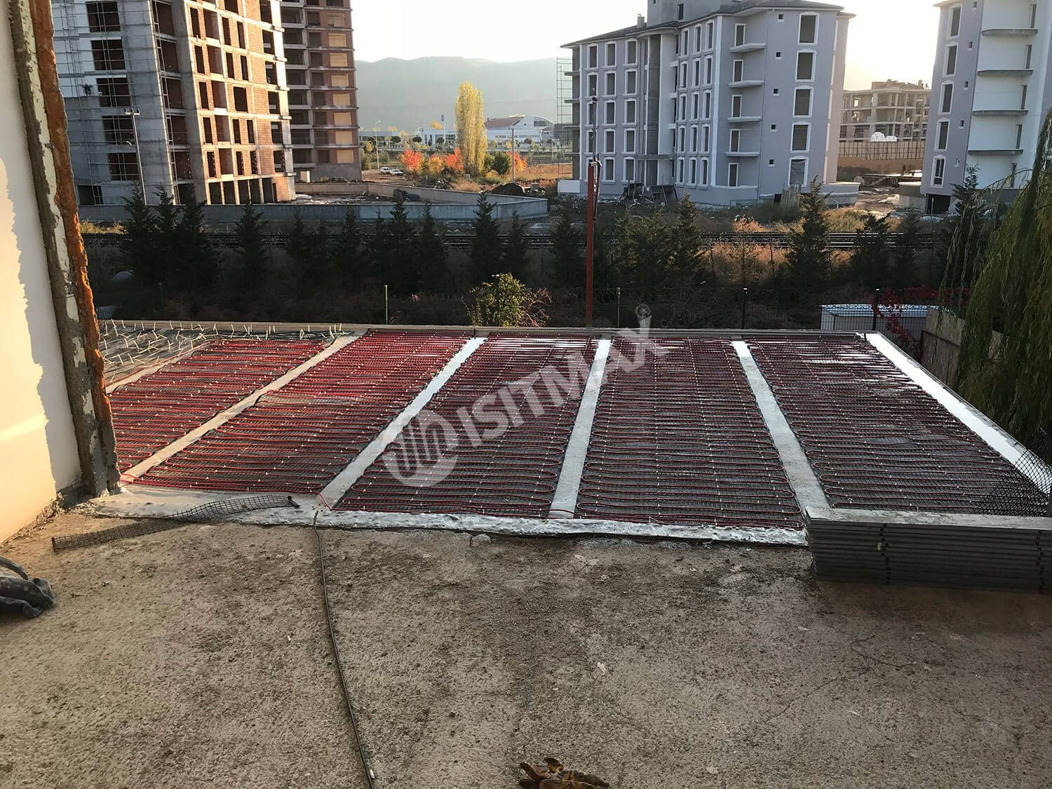 Kış bahçesi yerden ısıtma için şap altına döşenmiş TMax ısıtma kablosu