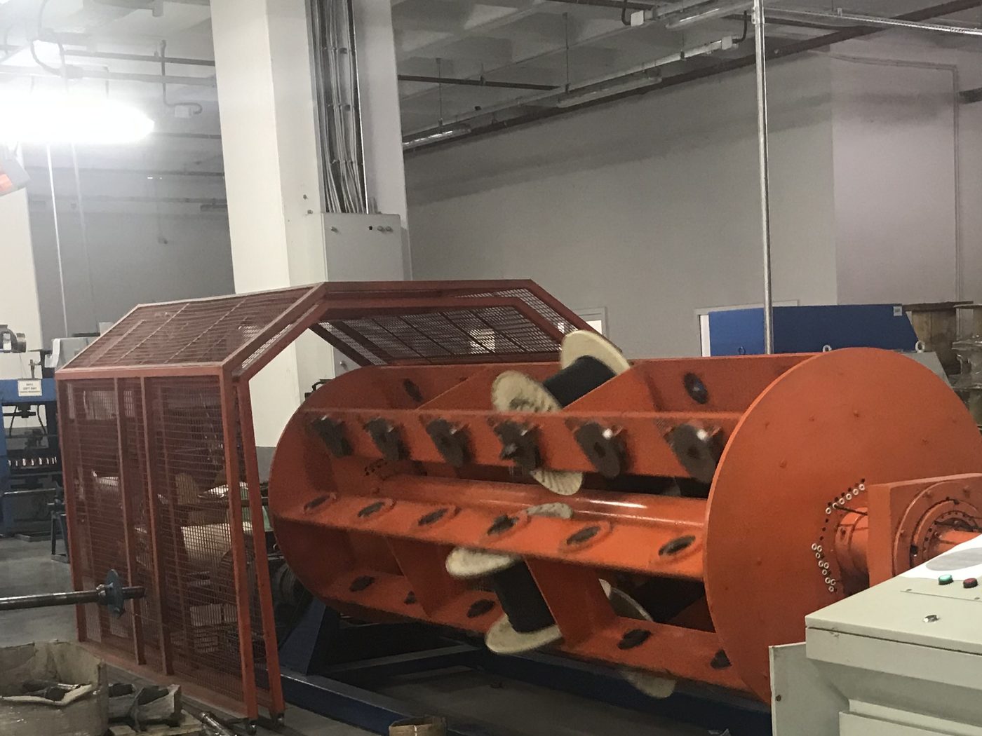 ISITMAX fabrikasında kablo büküm (strander) makinesi
